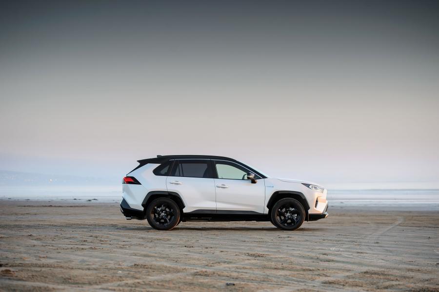  Toyota RAV4 Hybrid 2019 года  (UK) (фото 30 из 40)
